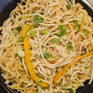 Schezwan Garlic Noodles