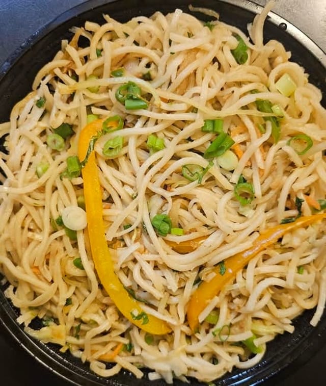Schezwan Garlic Noodles.